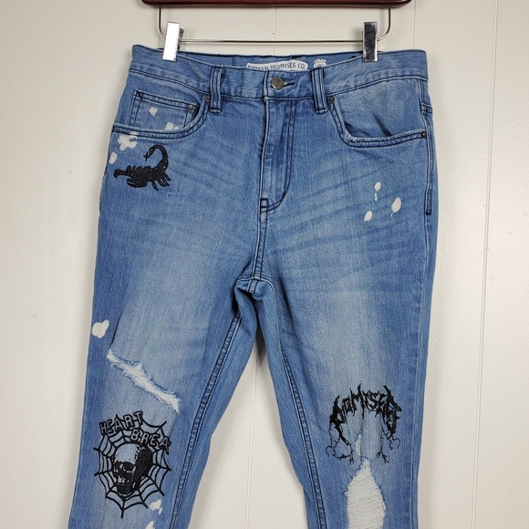 Broken Promises heartbreak skull scorpion factory distressed ultra-slim jeans - Picture 2 of 14